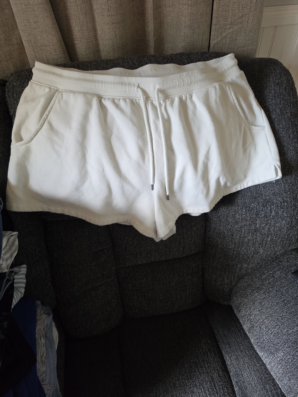 Universal Thread White Drawstring Athletic Lounge Shorts